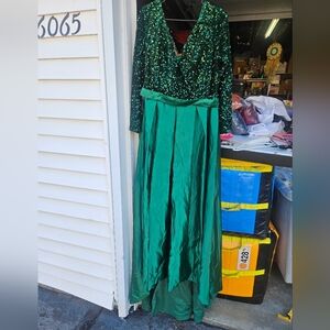 #266 green sequin velvet dress size 18